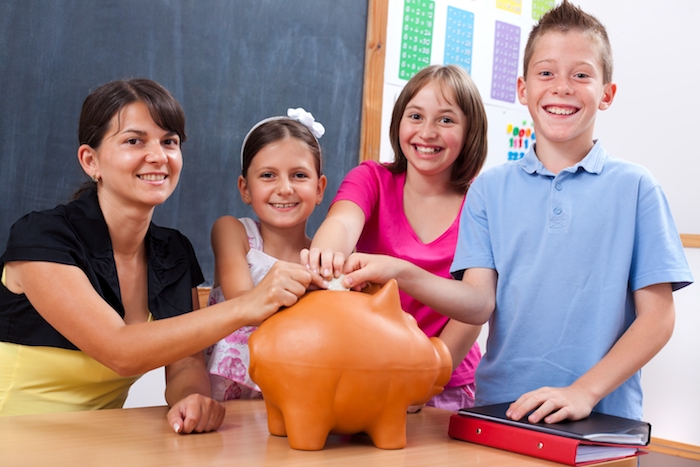 Read more about the article 5 valuable financial tips to give to your children